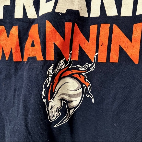 Peyton Manning Denver Broncos Crewneck T-Shirt NFL Tee Men’s/Unisex Size Small - Picture 5 of 11
